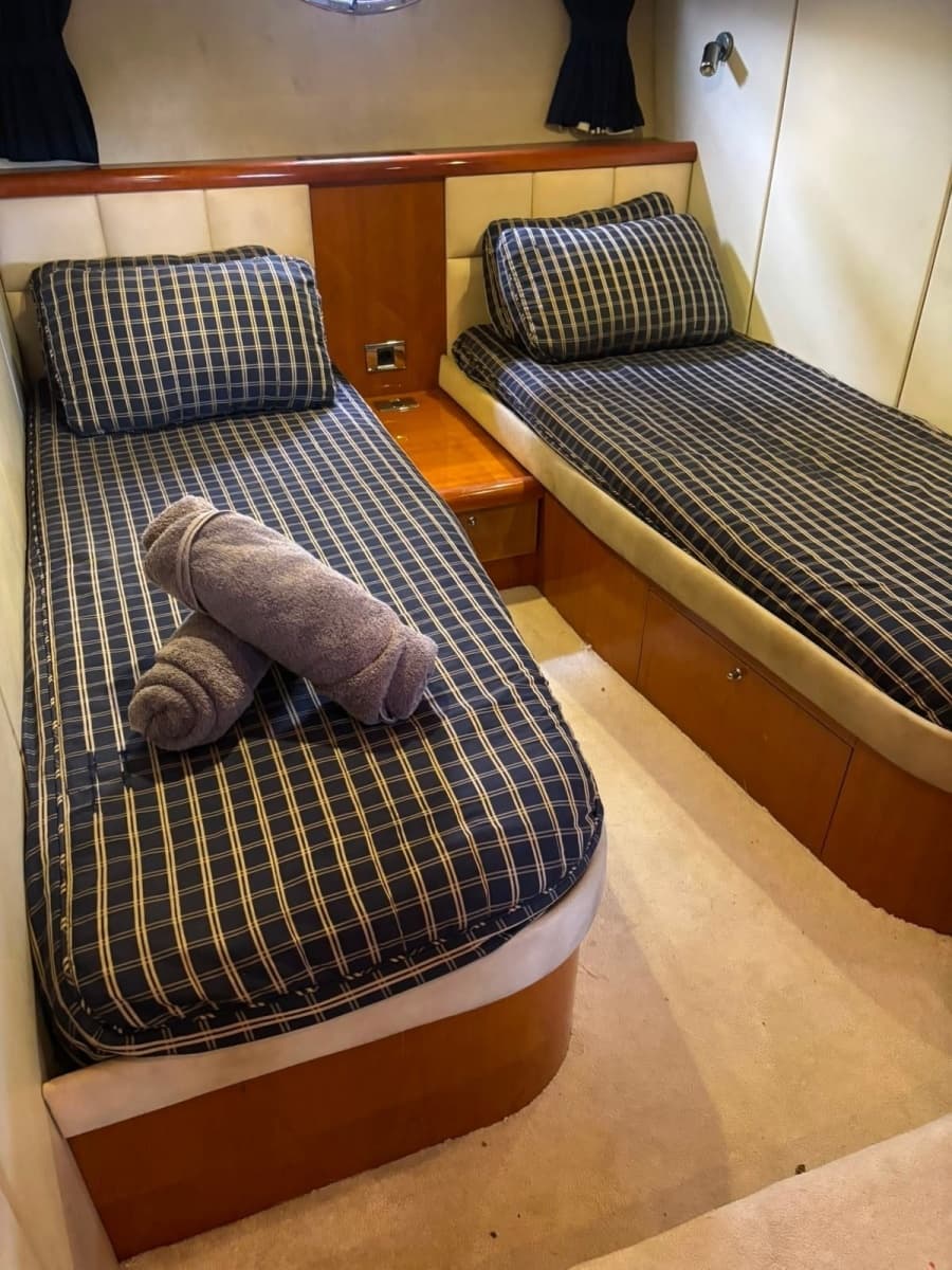 2004 Sunseeker Portofino 46