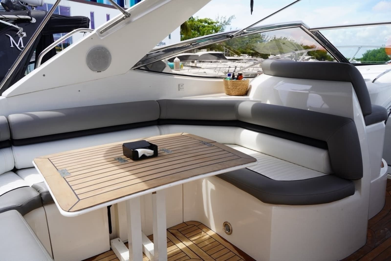 2004 Sunseeker Portofino 46