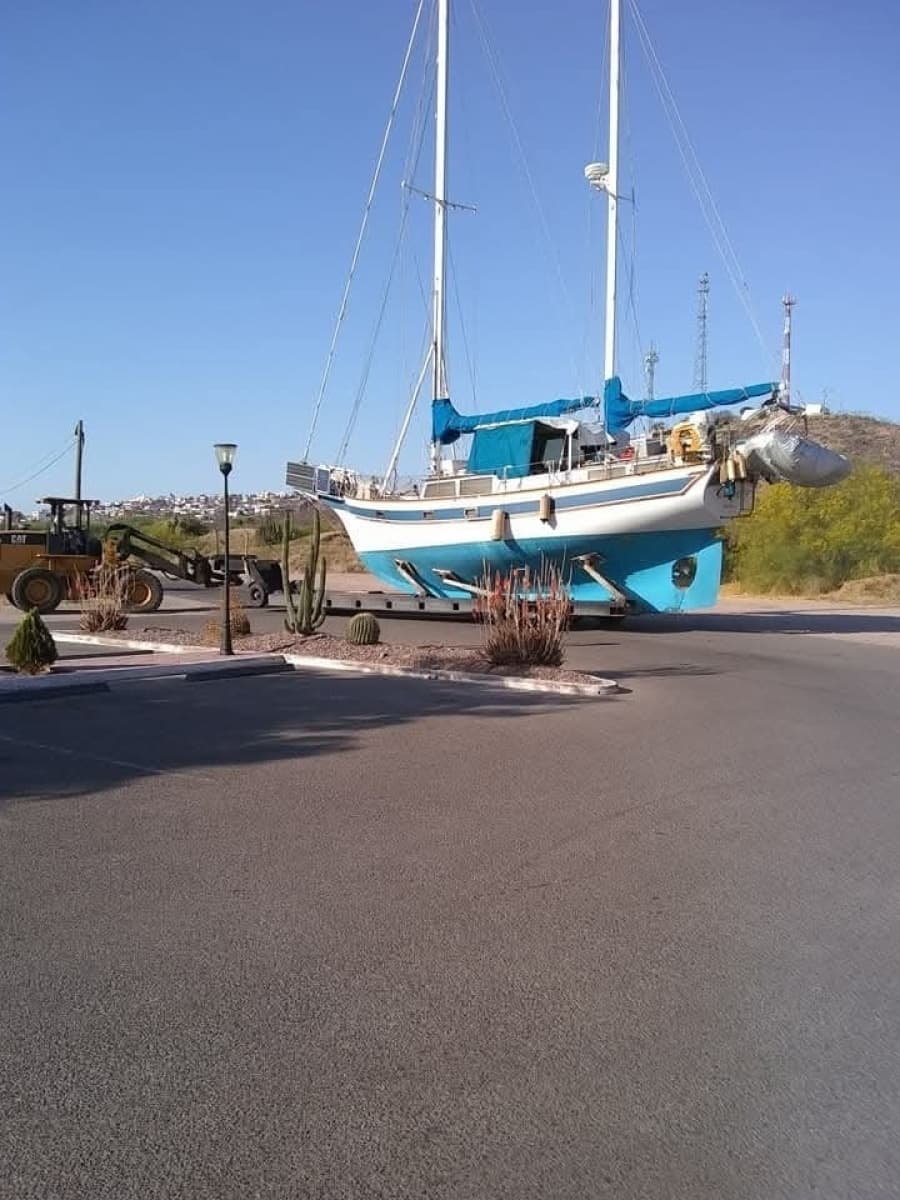 1976 Islander 47