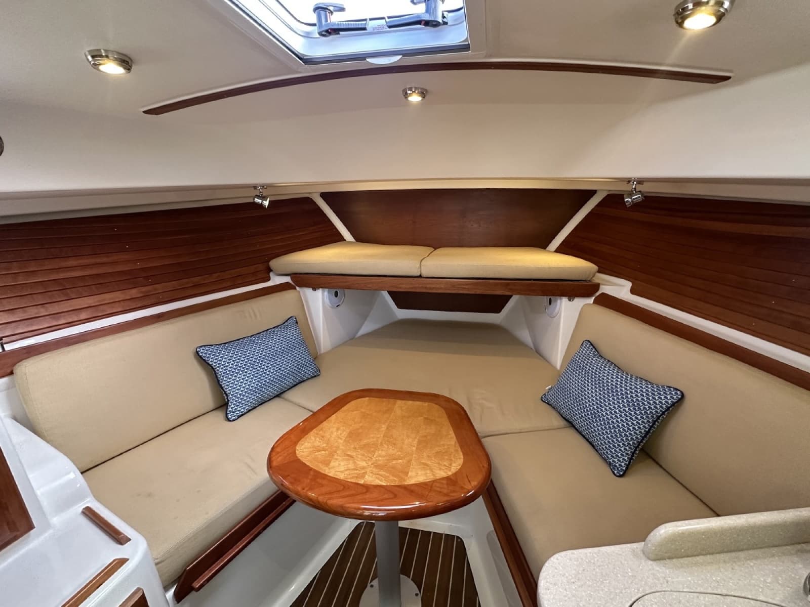 V-Berth with Table
