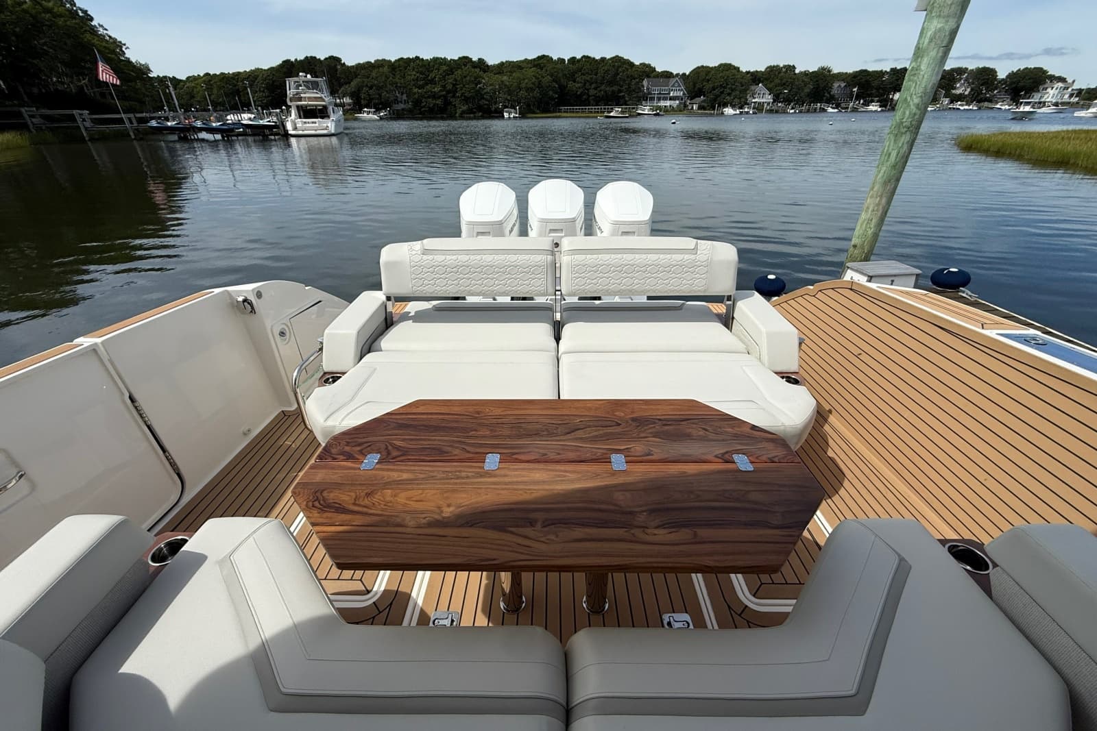 2022 Tiara Yachts 48 LS