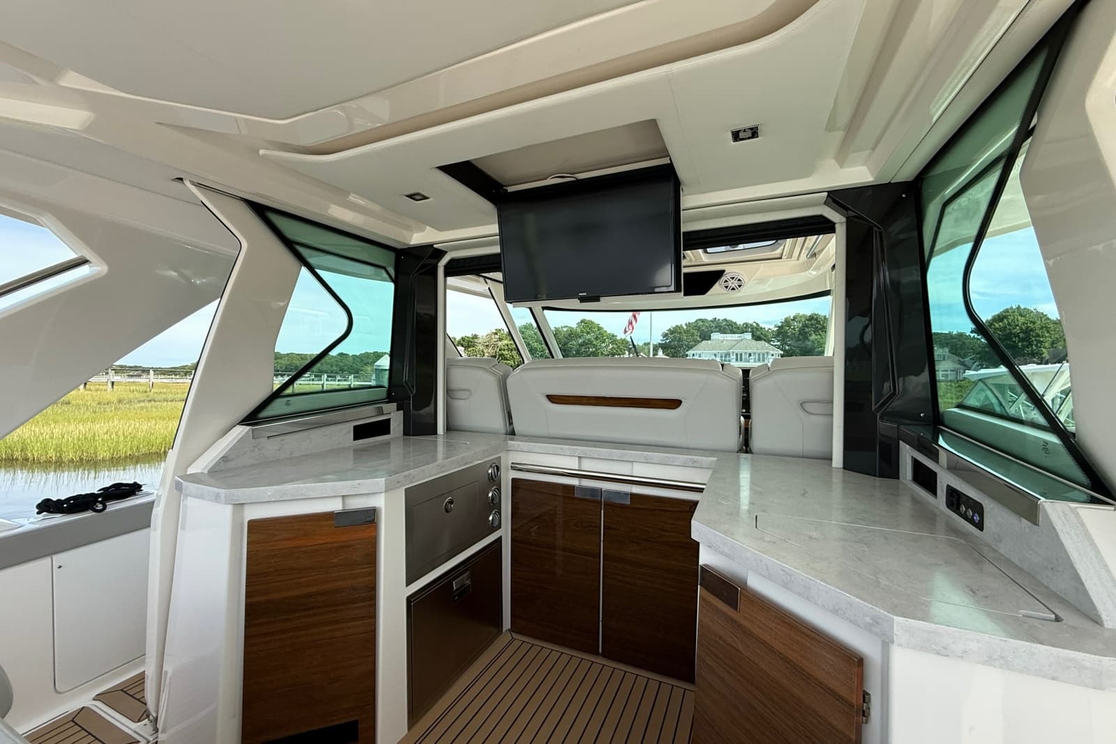 2022 Tiara Yachts 48 LS