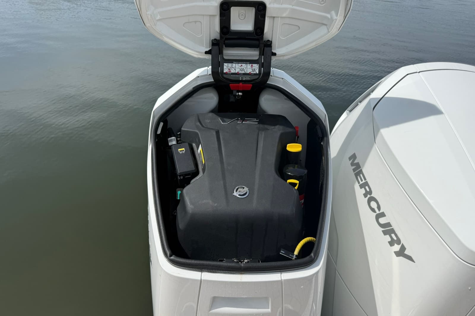 2022 Tiara Yachts 48 LS
