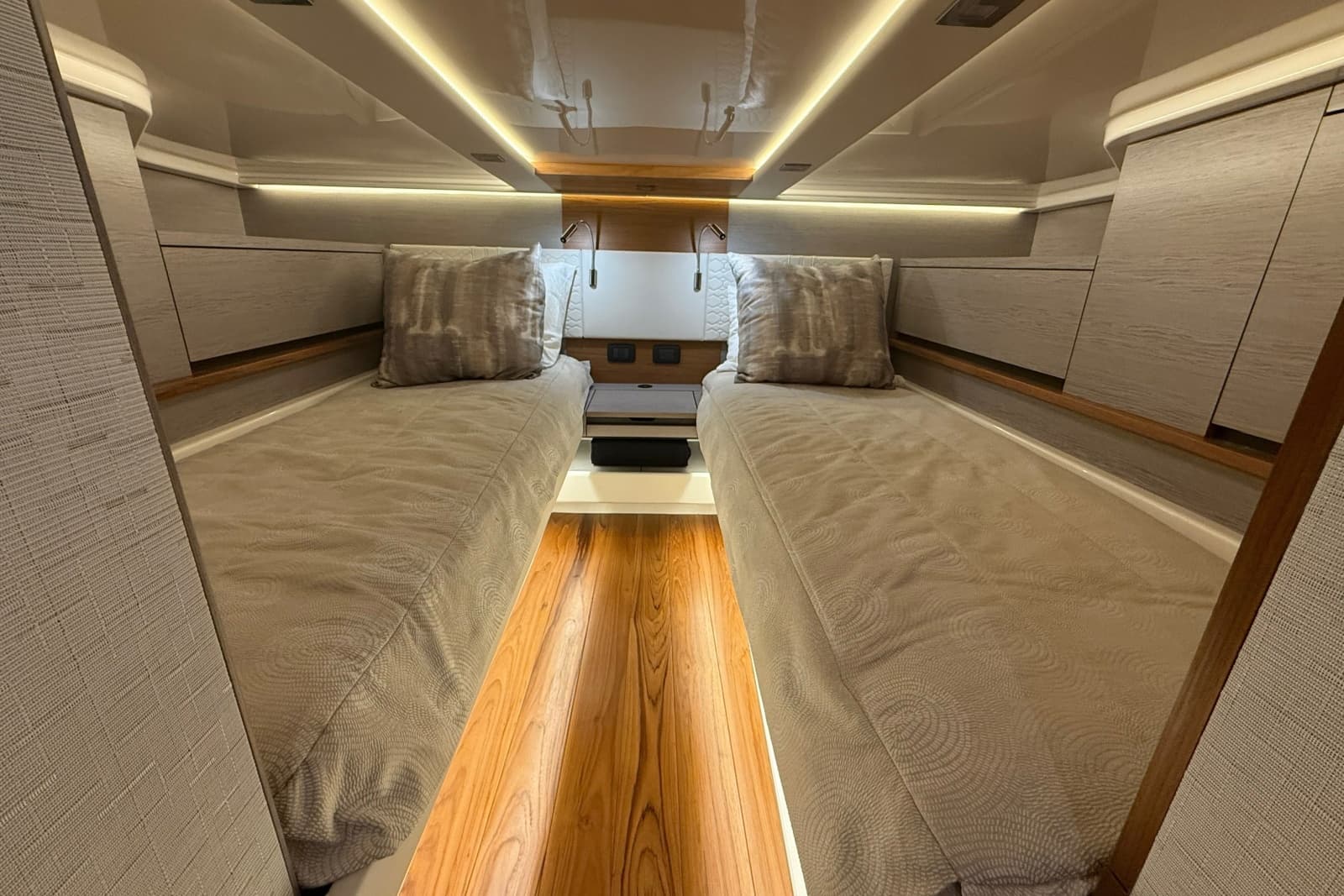 2022 Tiara Yachts 48 LS