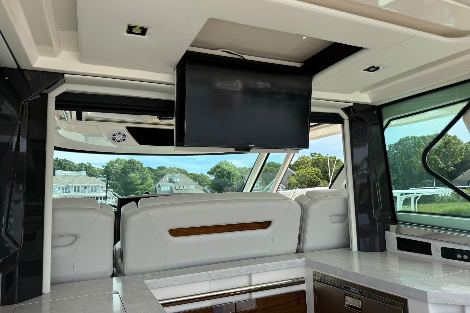 2022 Tiara Yachts 48 LS