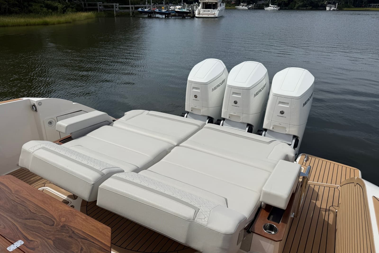 2022 Tiara Yachts 48 LS