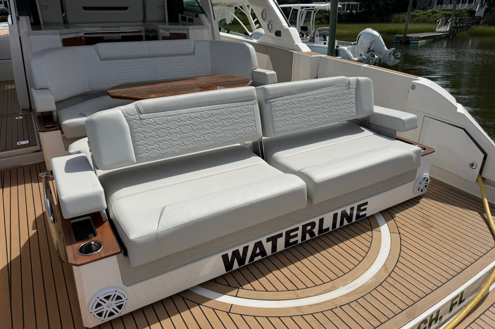 2022 Tiara Yachts 48 LS