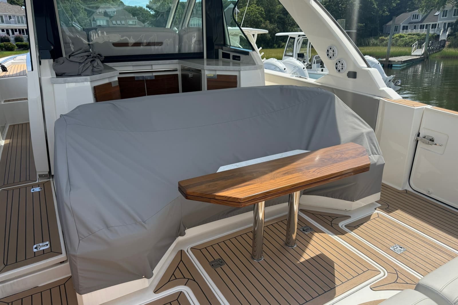 2022 Tiara Yachts 48 LS