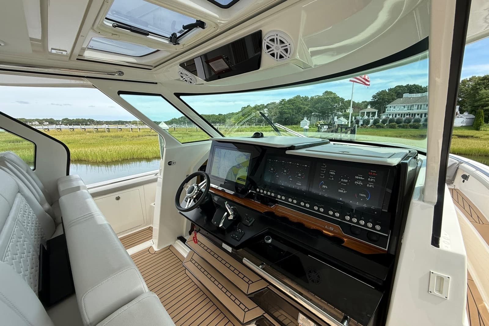 2022 Tiara Yachts 48 LS
