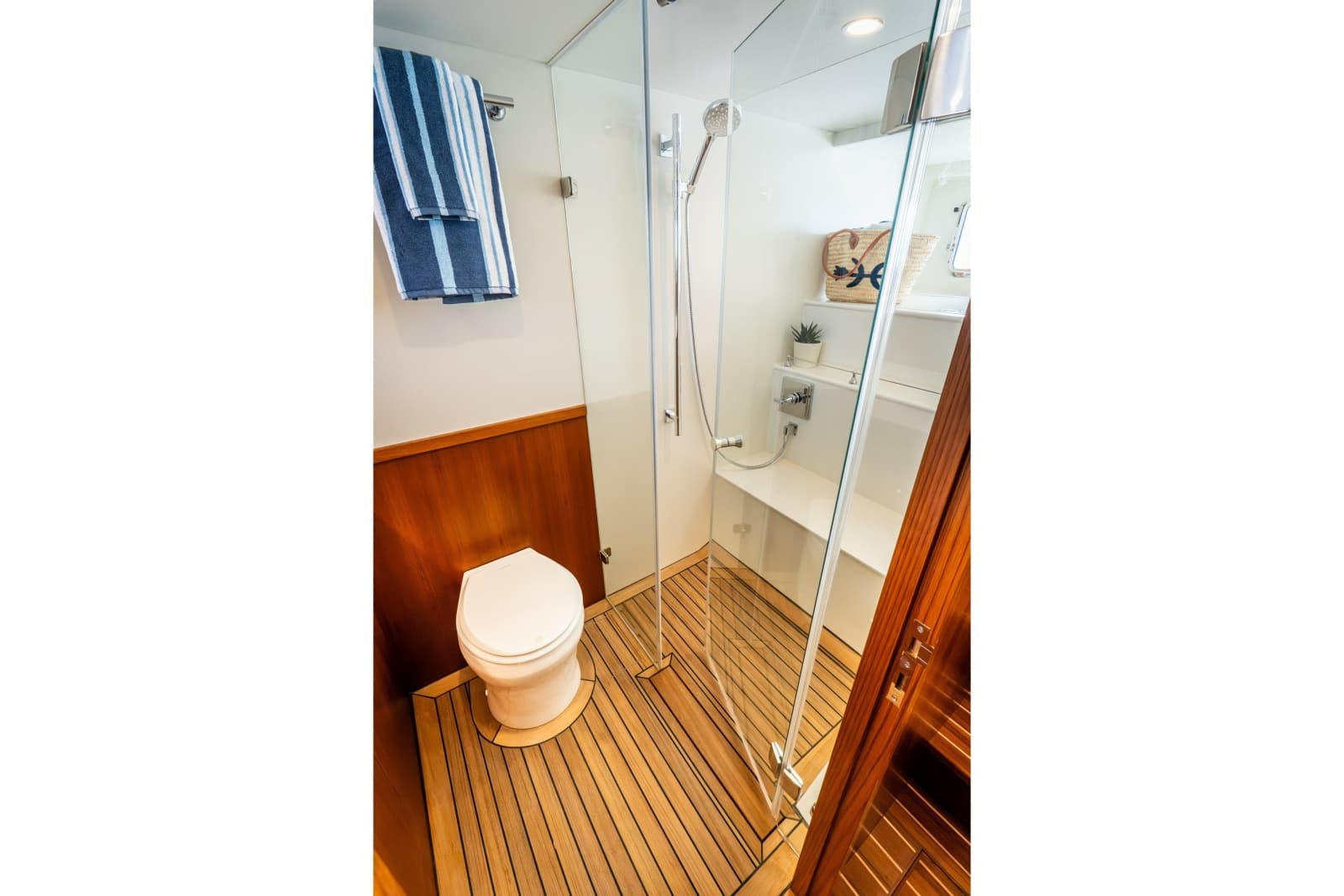 2027 Hunt Yachts 56 Flybridge