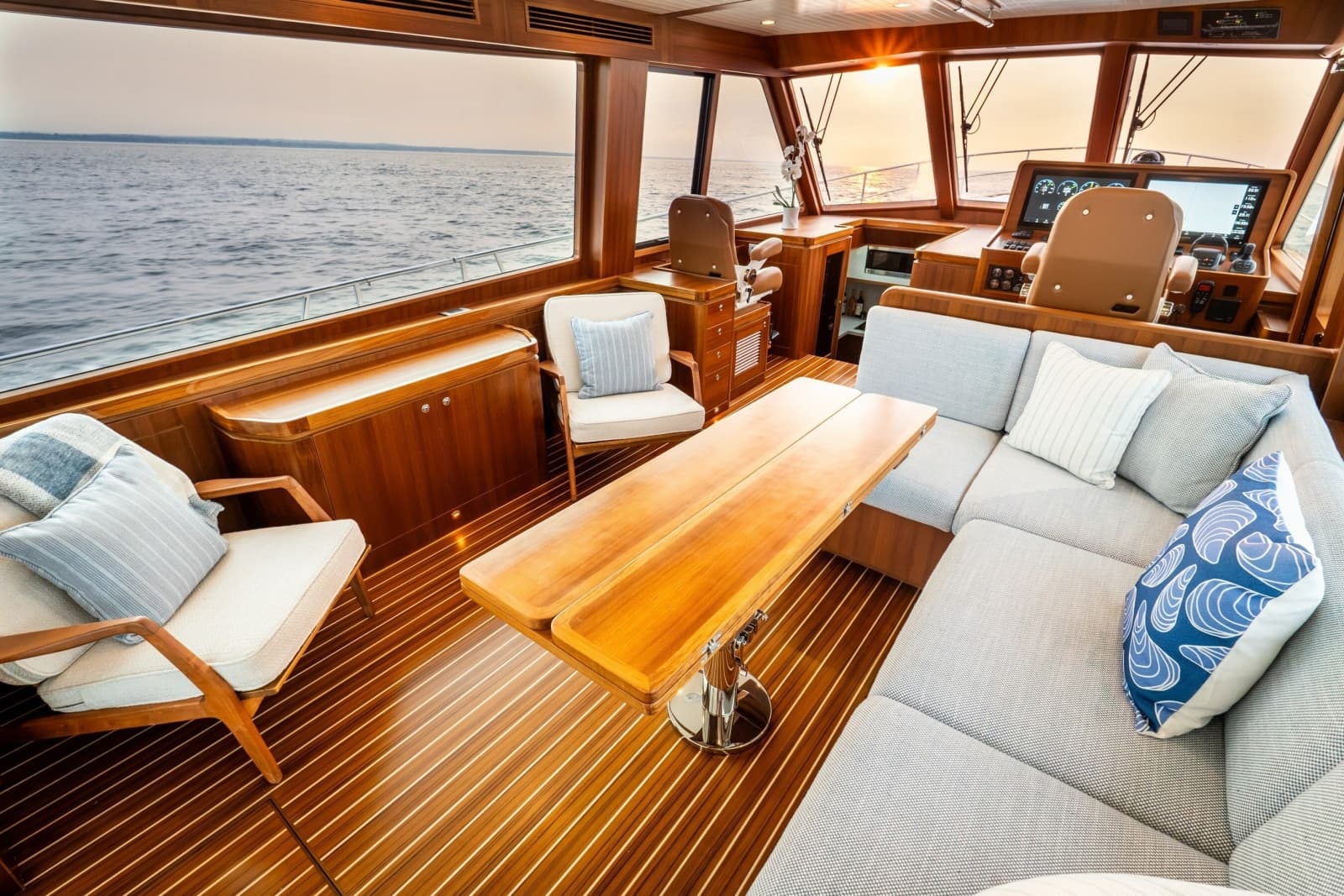 2027 Hunt Yachts 56 Flybridge