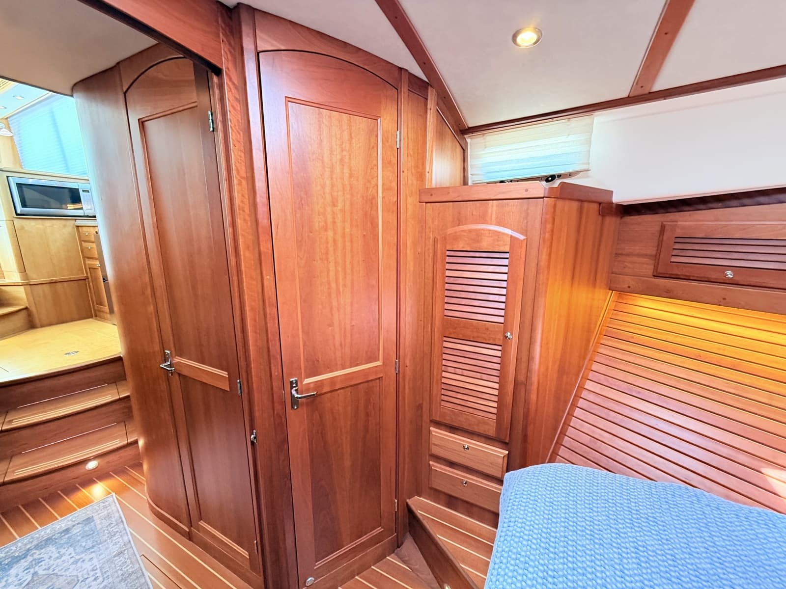 2012 Sabre 42 Salon Express