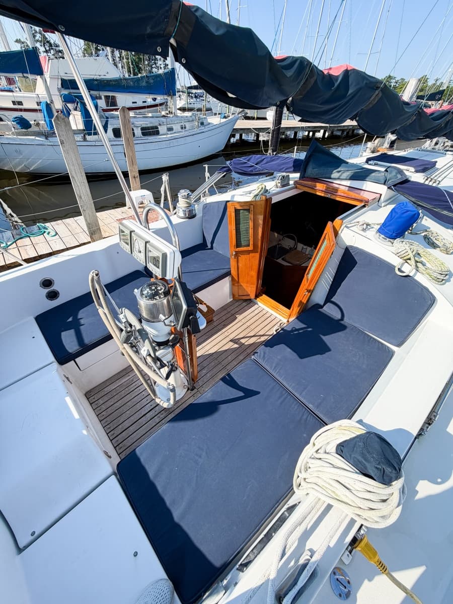 1989 Nonsuch 33