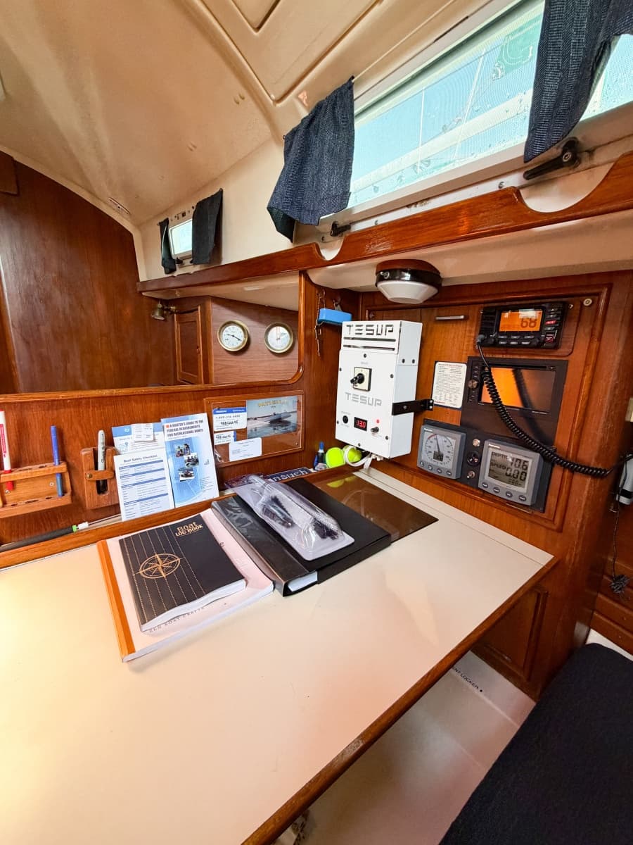 1989 Nonsuch 33