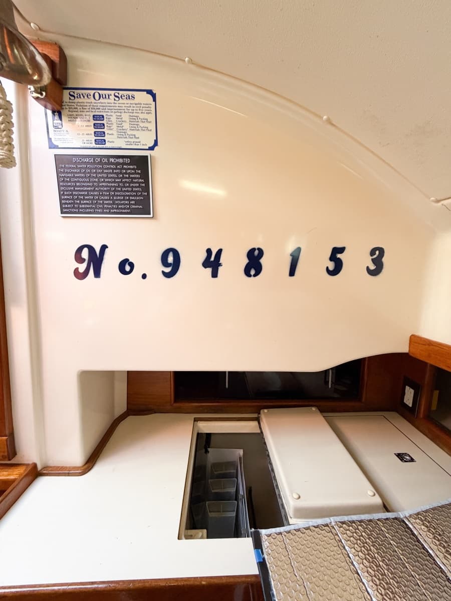 1989 Nonsuch 33