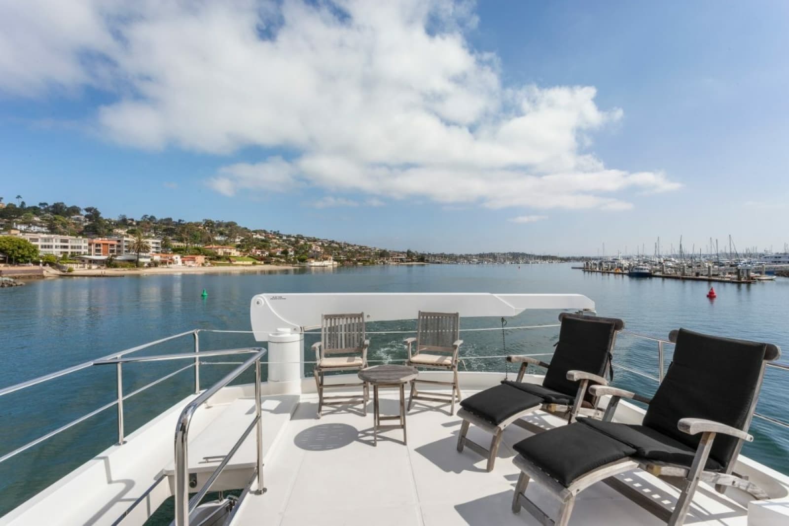 2014 Hampton 760 Sky Lounge Motor Yachts