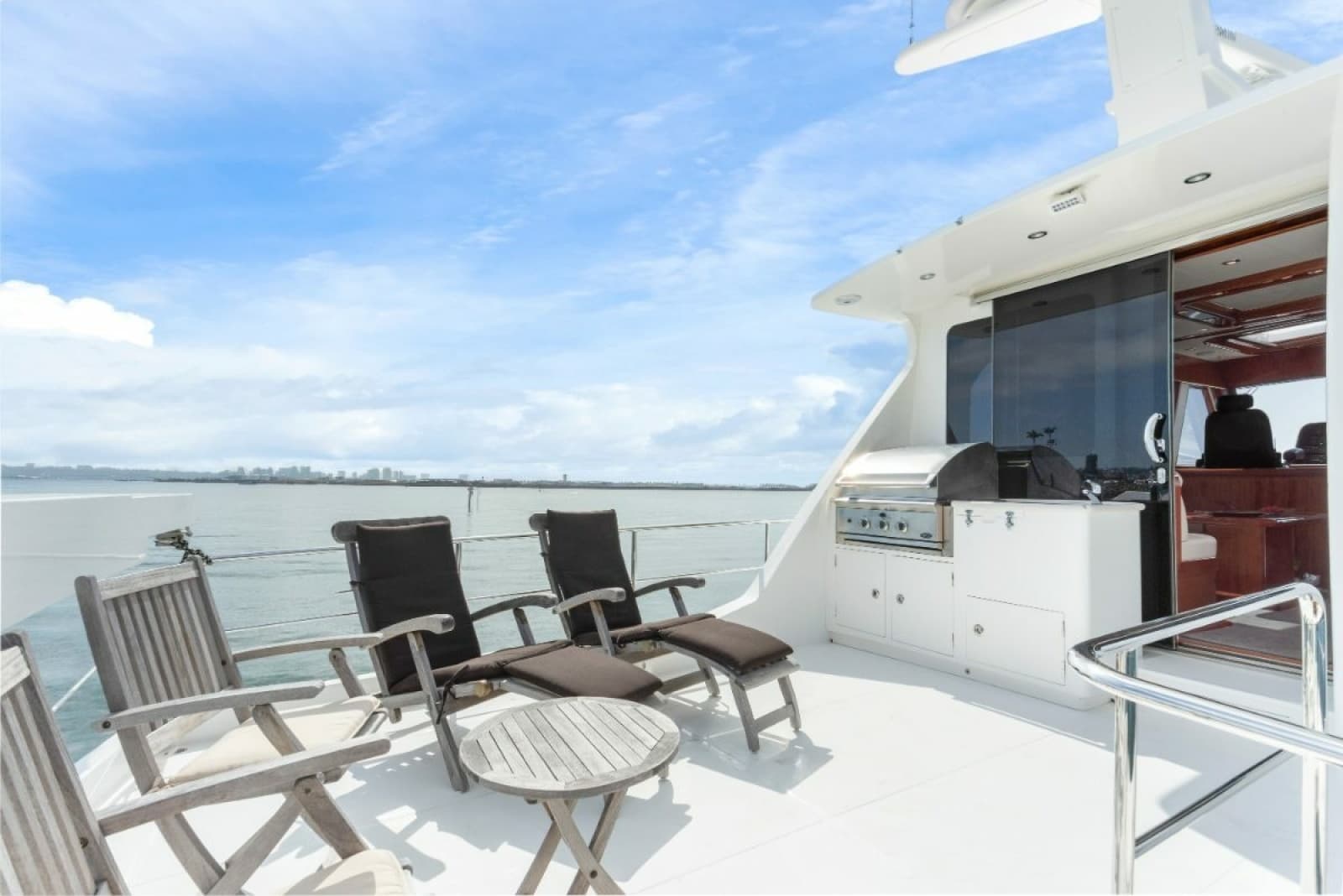 2014 Hampton 760 Sky Lounge Motor Yachts