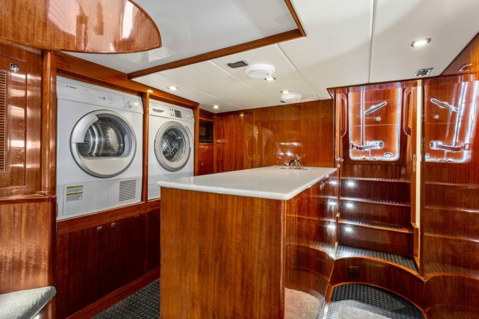 2014 Hampton 760 Sky Lounge Motor Yachts