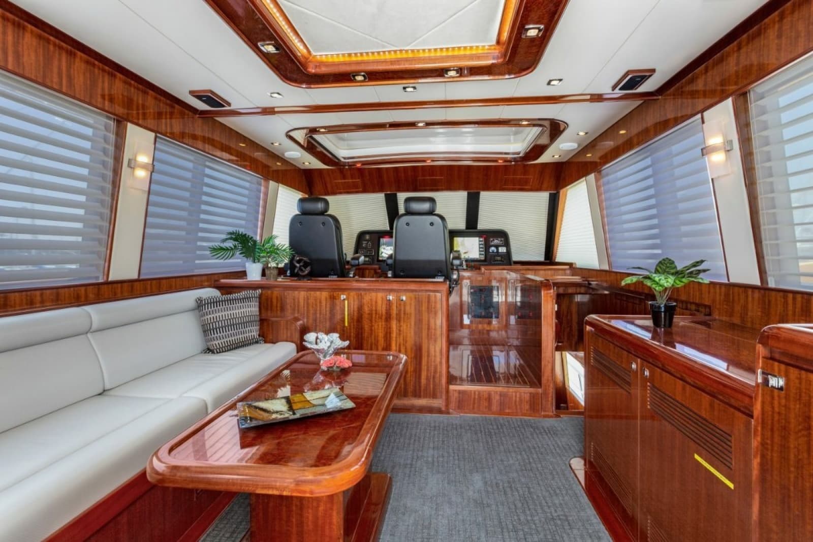 2014 Hampton 760 Sky Lounge Motor Yachts