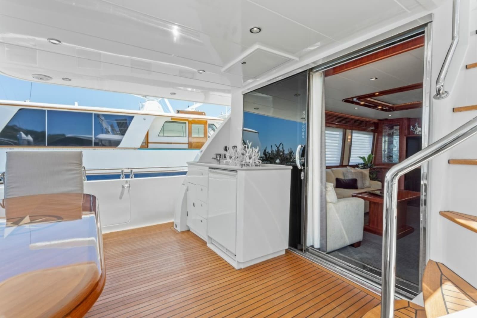 2014 Hampton 760 Sky Lounge Motor Yachts