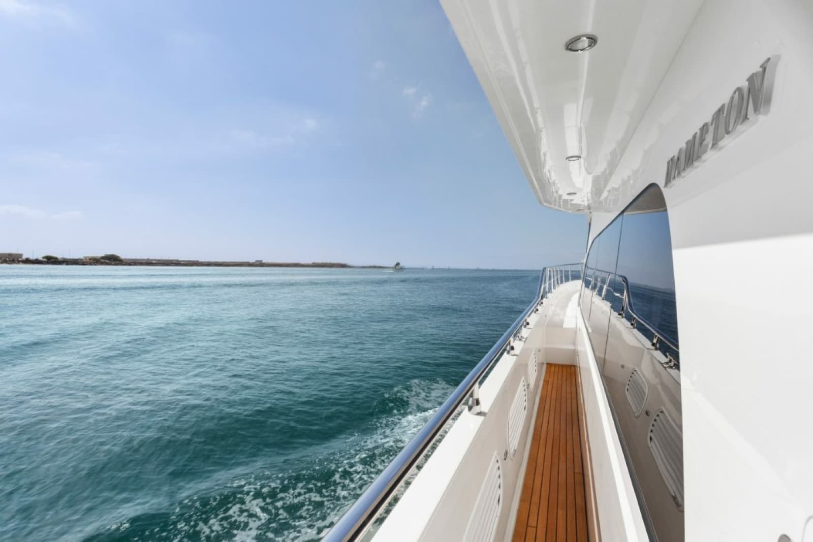 2014 Hampton 760 Sky Lounge Motor Yachts