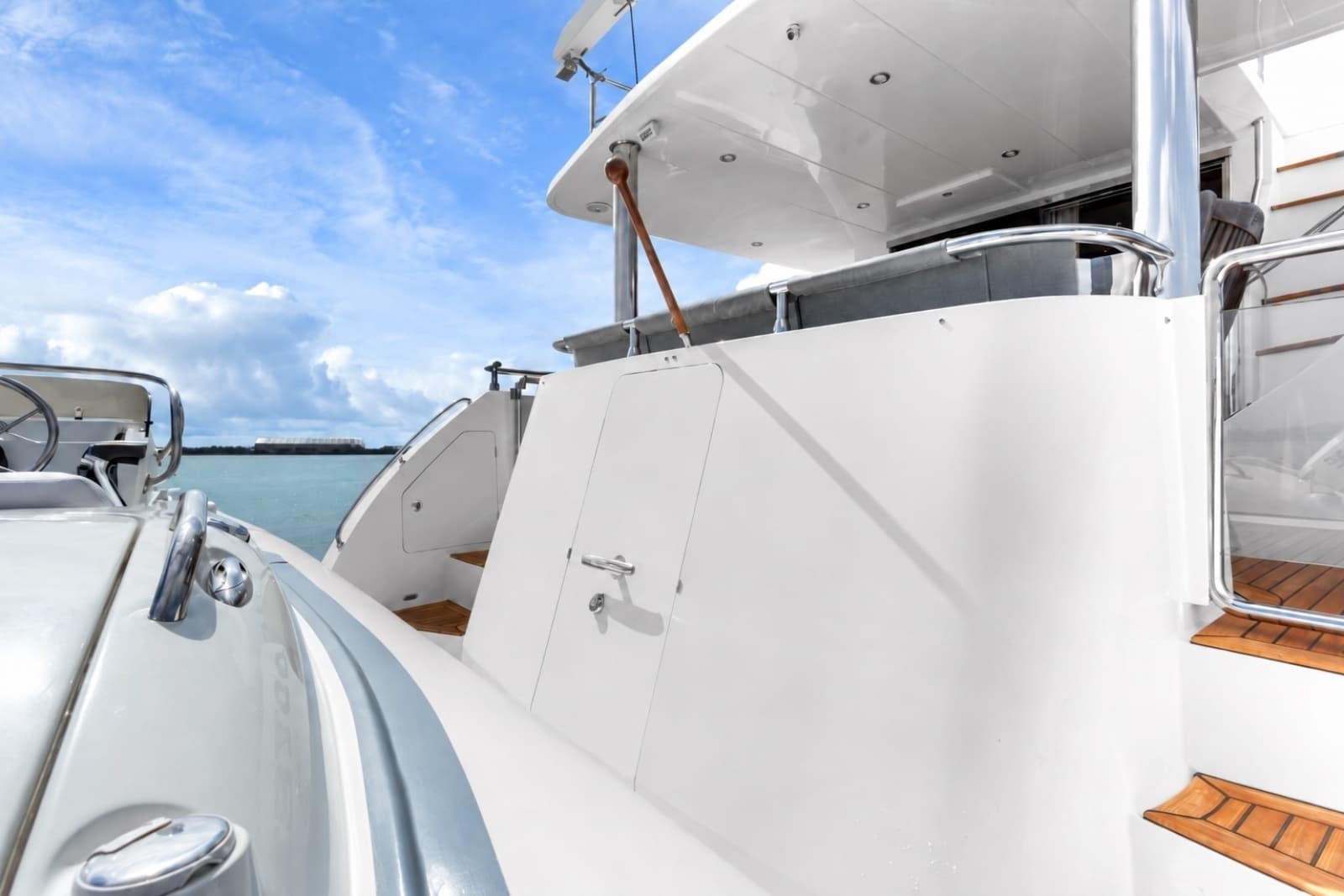 2014 Hampton 760 Sky Lounge Motor Yachts