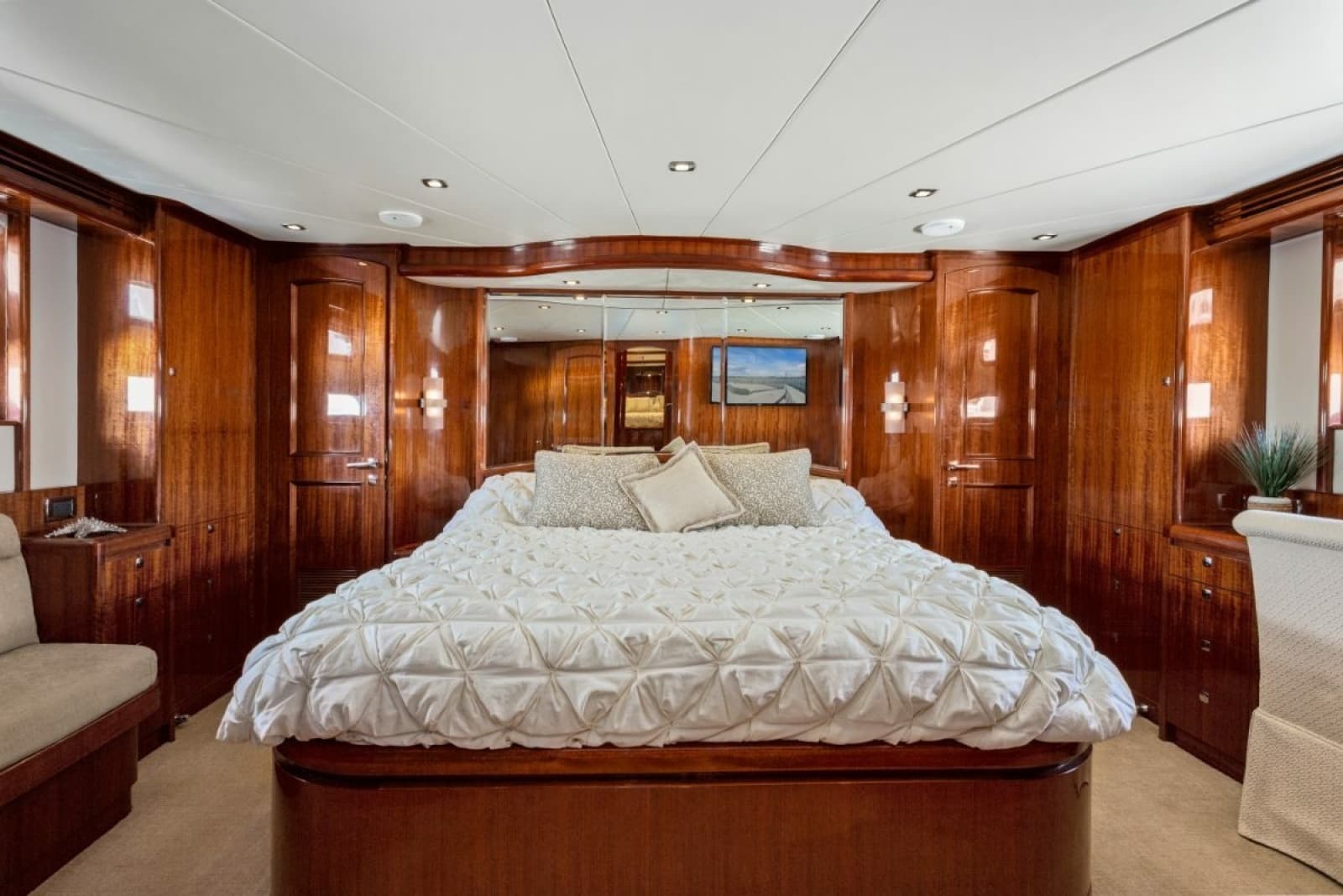 2014 Hampton 760 Sky Lounge Motor Yachts