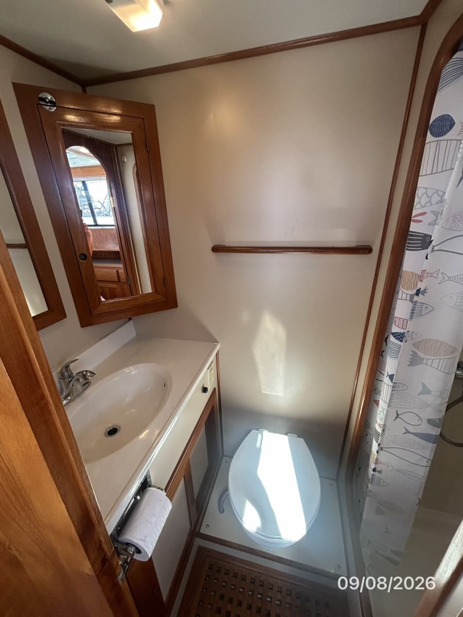 36' Monk master stateroom head