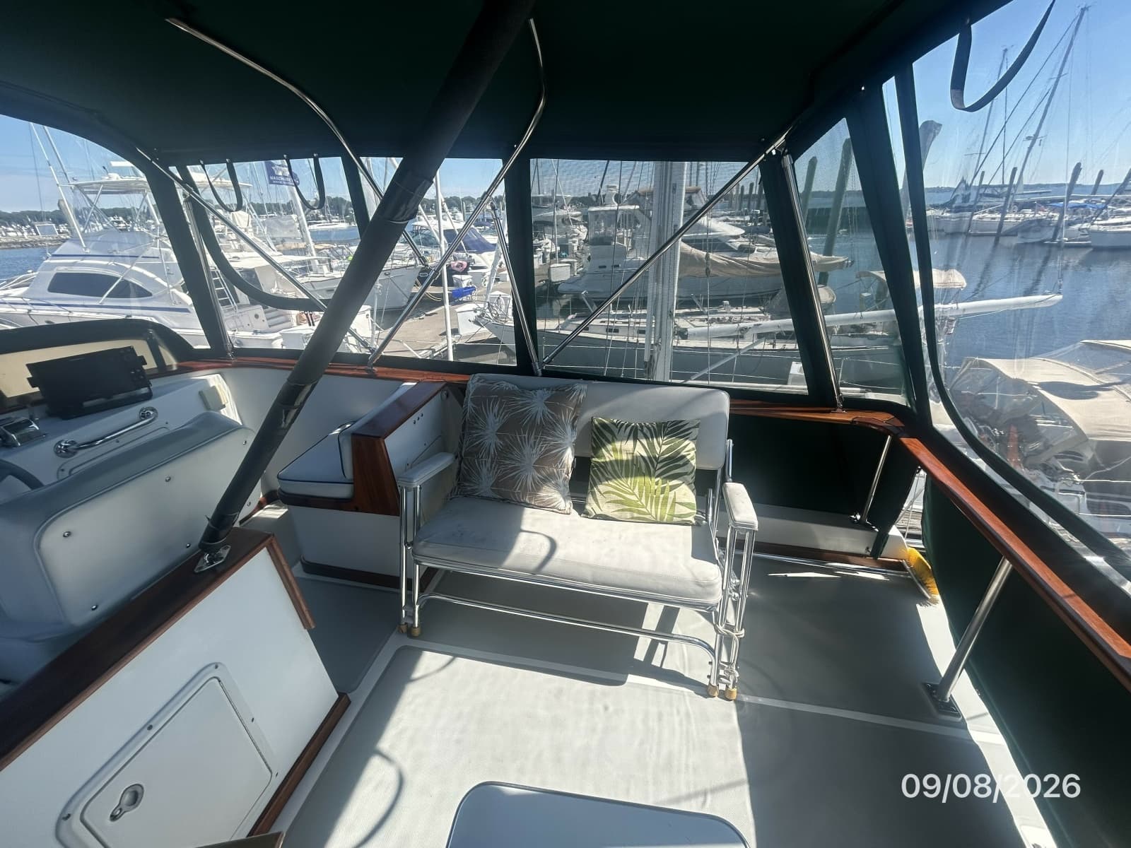 36' Monk flybridge starboard