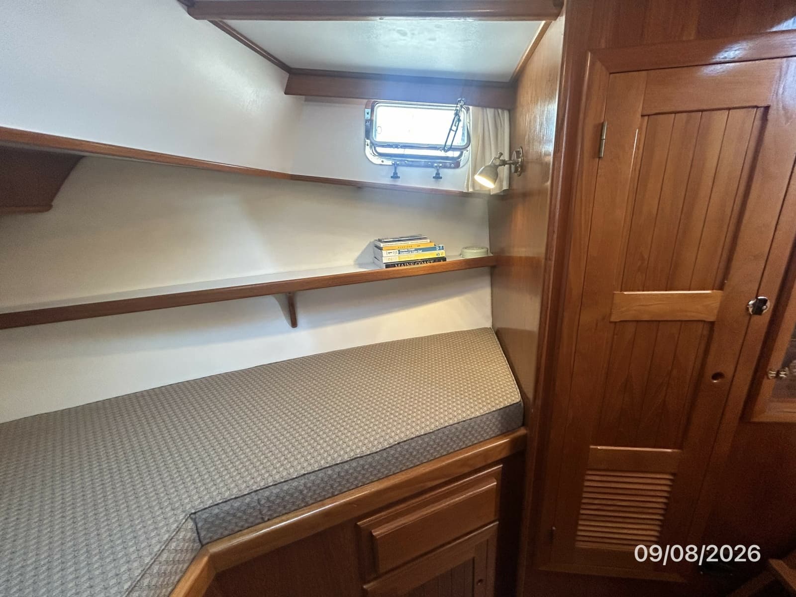 36' Monk guest stateroom starboard