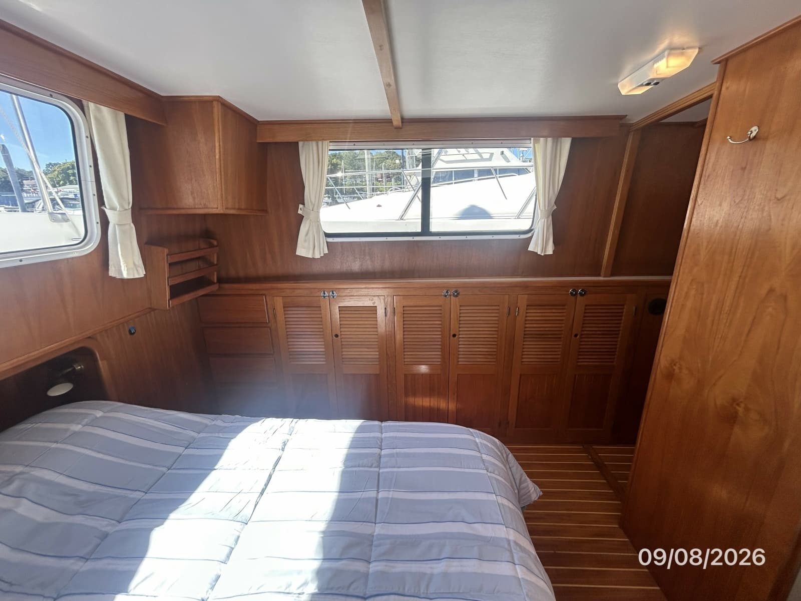 36' Monk master stateroom port