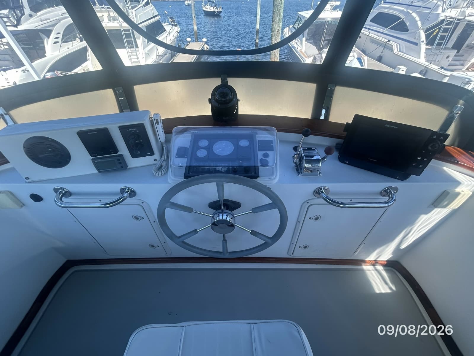 36' Monk flybridge helm3