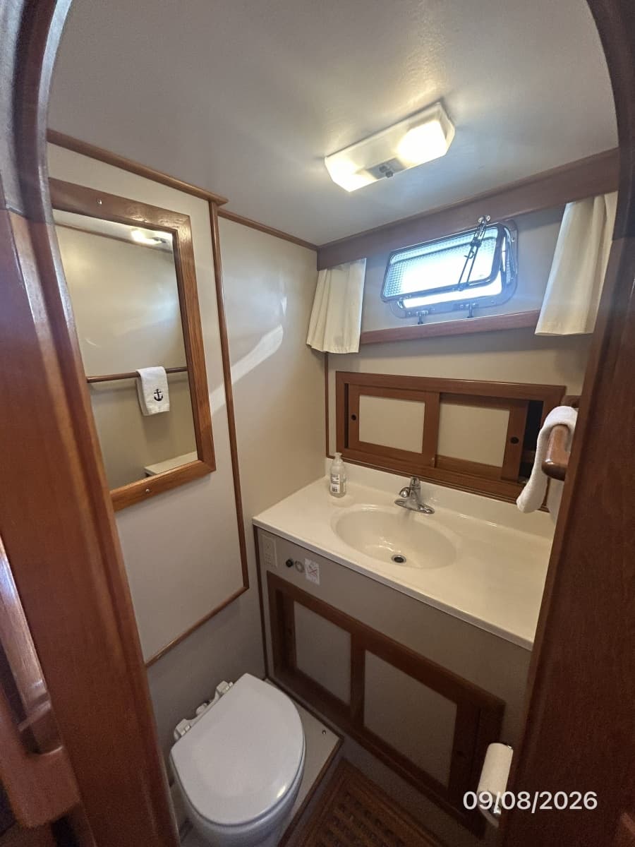 36' Monk guest stateroom head