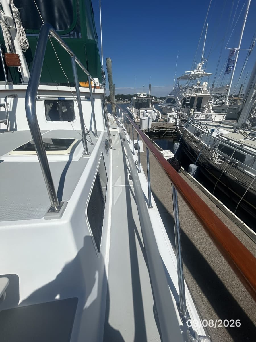 36' Monk starboard side deck2