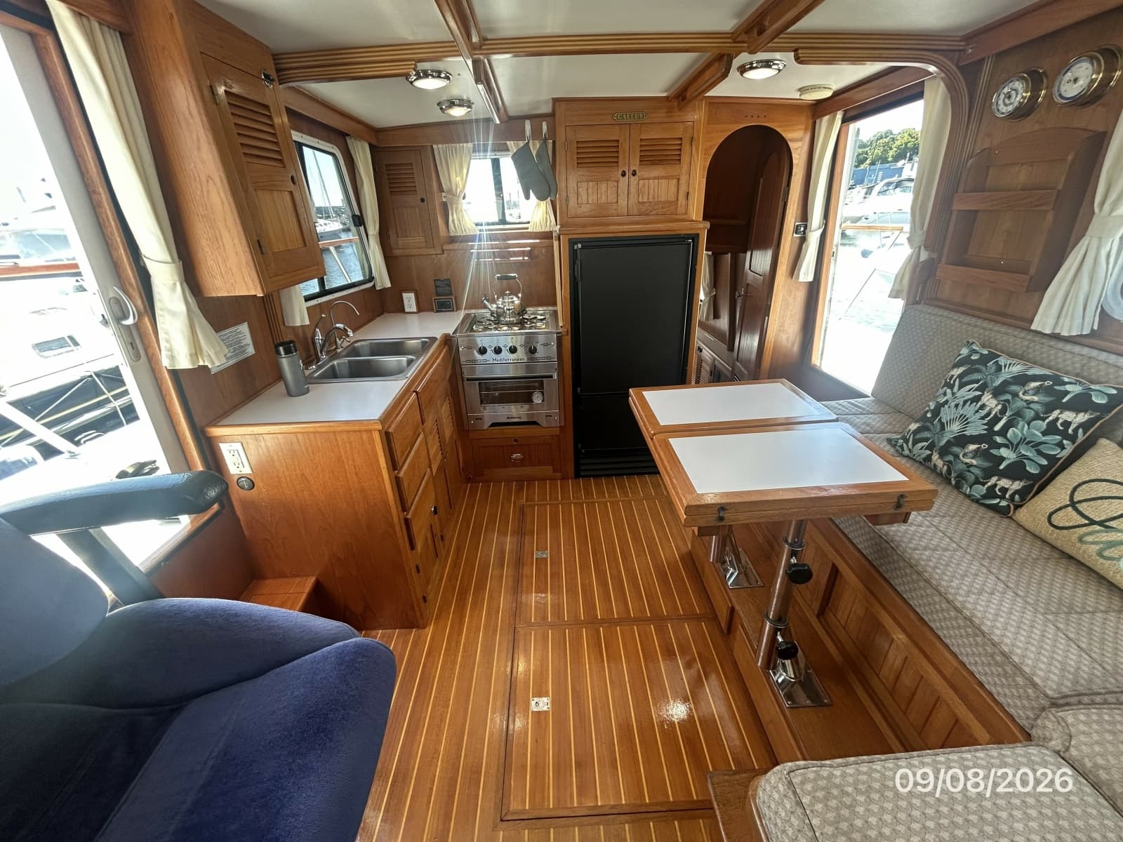 36' Monk salon aft