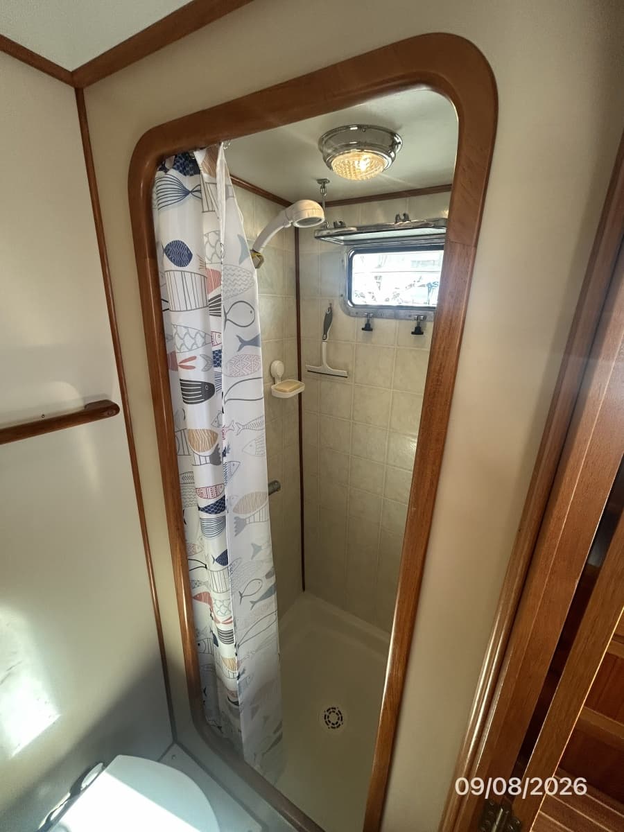 36' Monk master stateroom shower