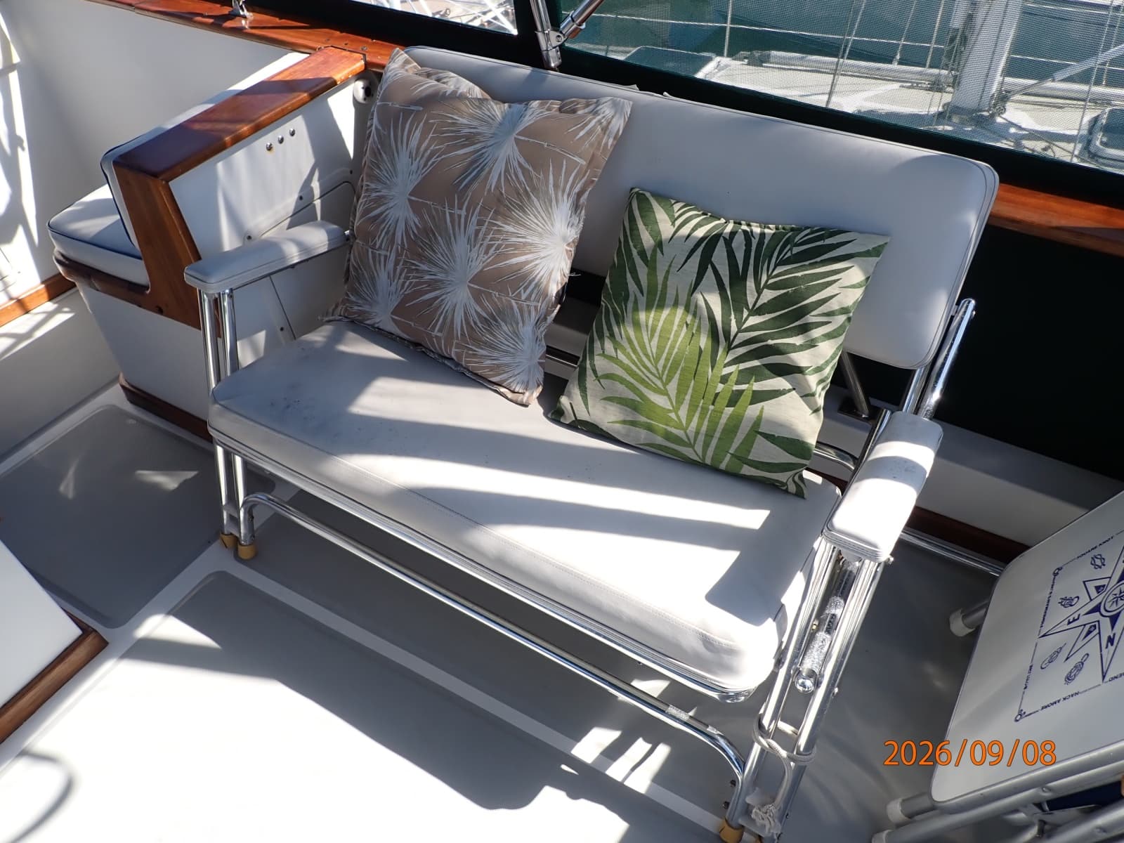 36' Monk flybridge starboard aft seating