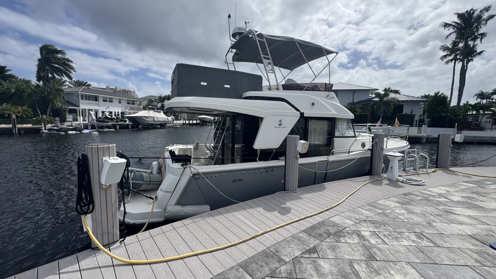 Exterior Starboard Profile