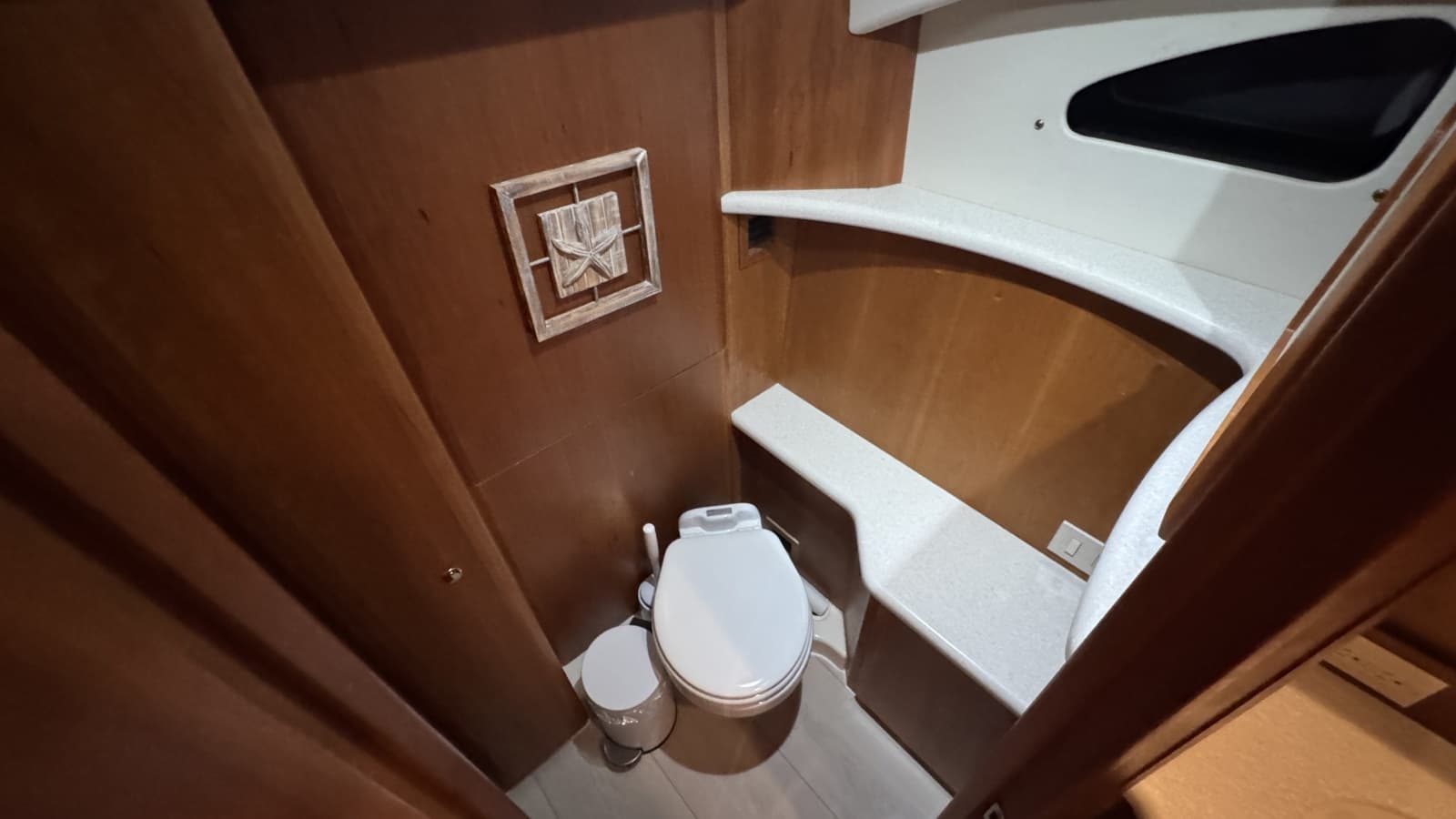 Aft Owner's Ensuite
