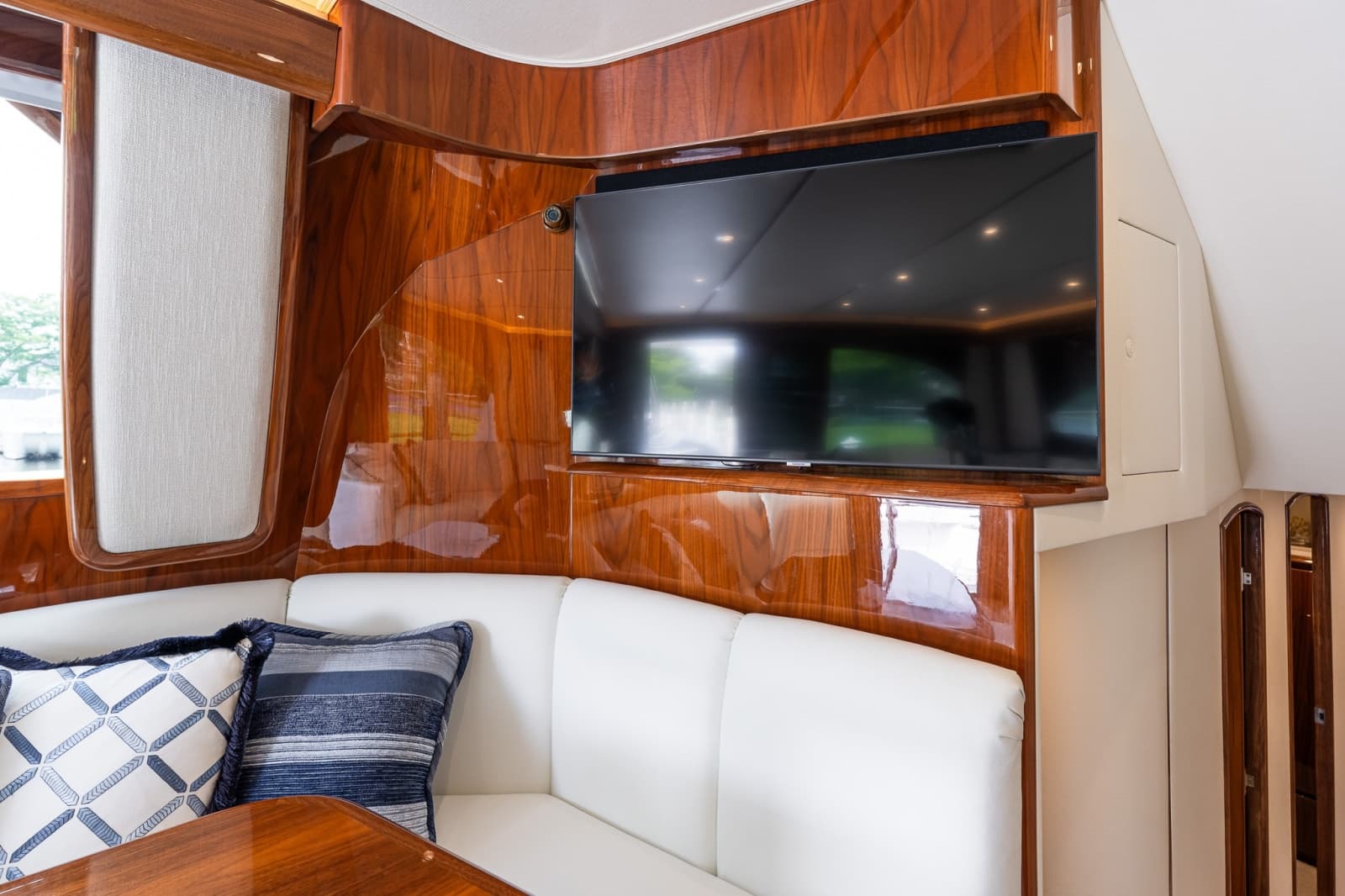 2022 Viking 48 Convertible