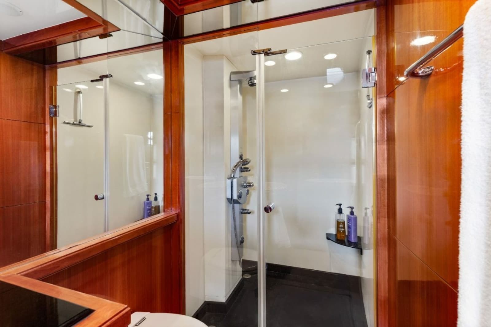 2009 Ocean Alexander 74 Flybridge