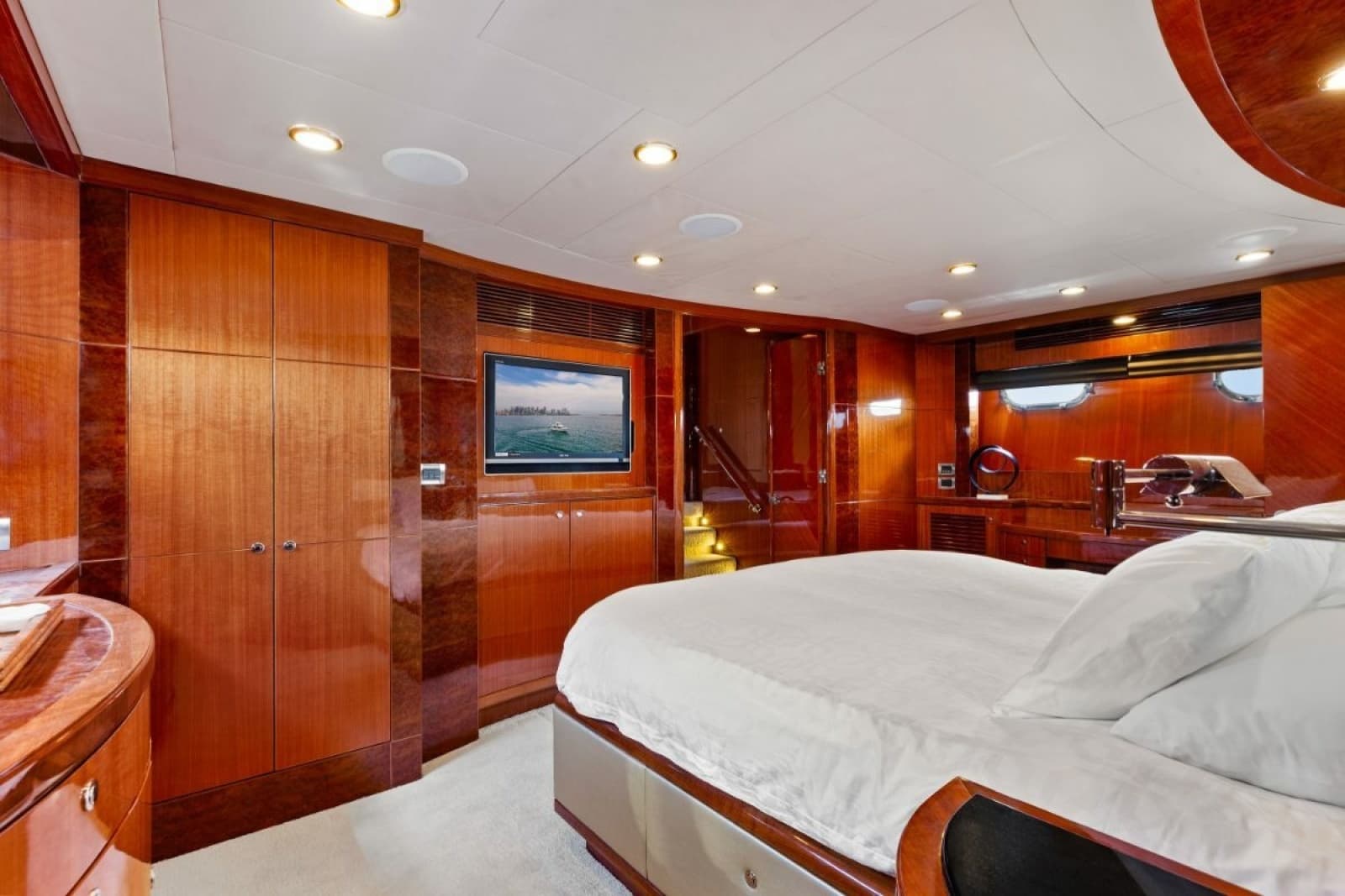 2009 Ocean Alexander 74 Flybridge