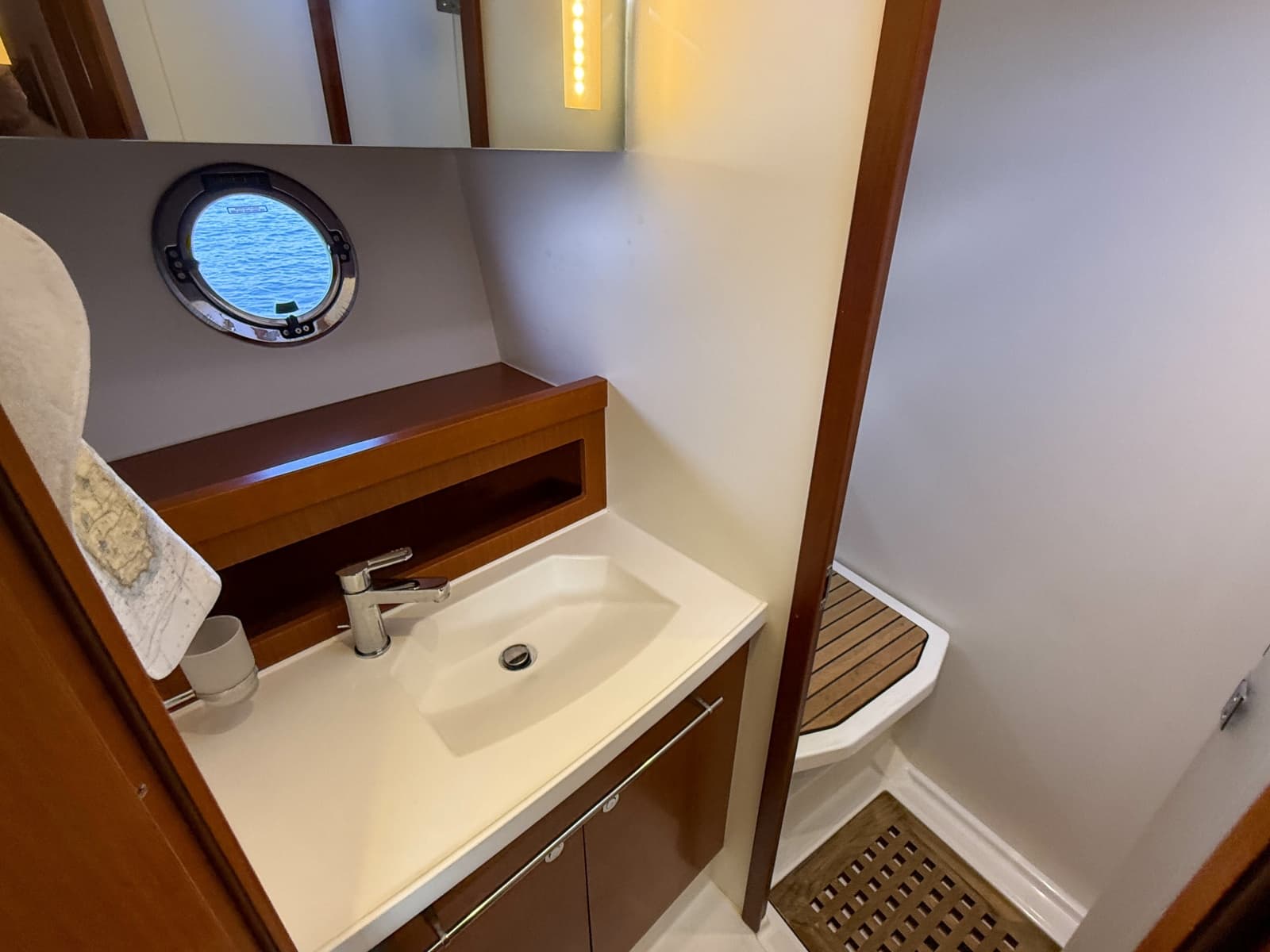 2015 Beneteau Swift Trawler 44