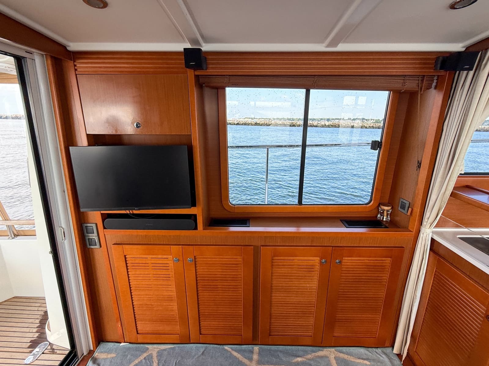 2015 Beneteau Swift Trawler 44