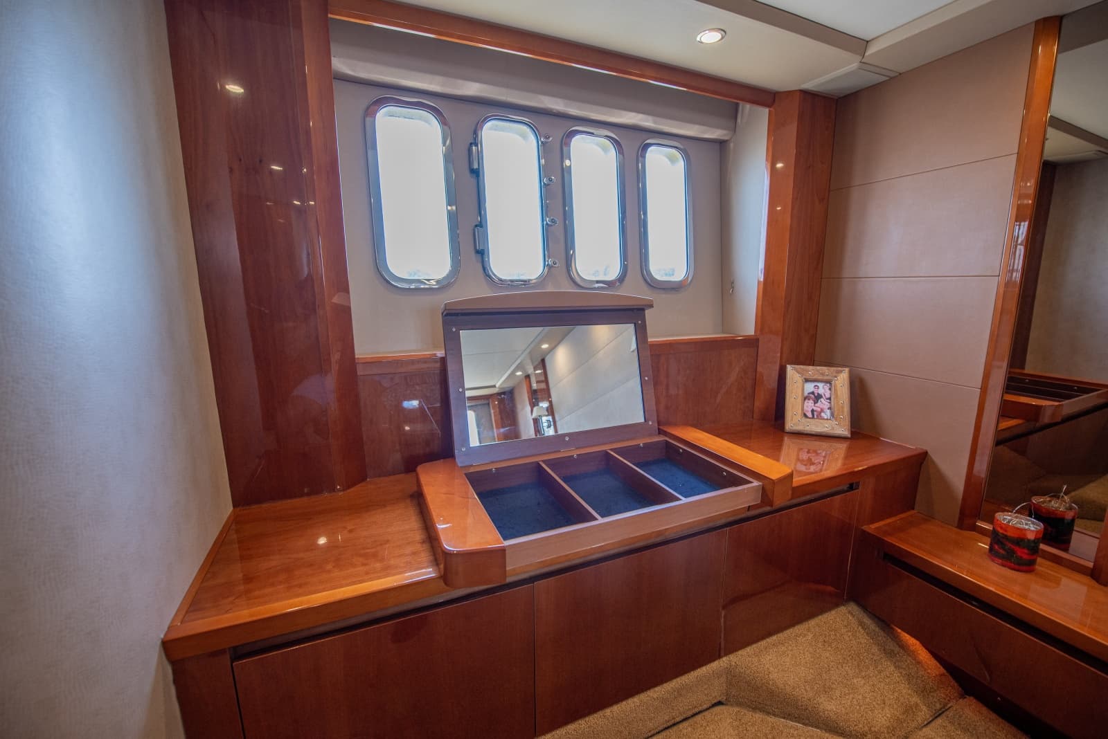 2006 Princess V65