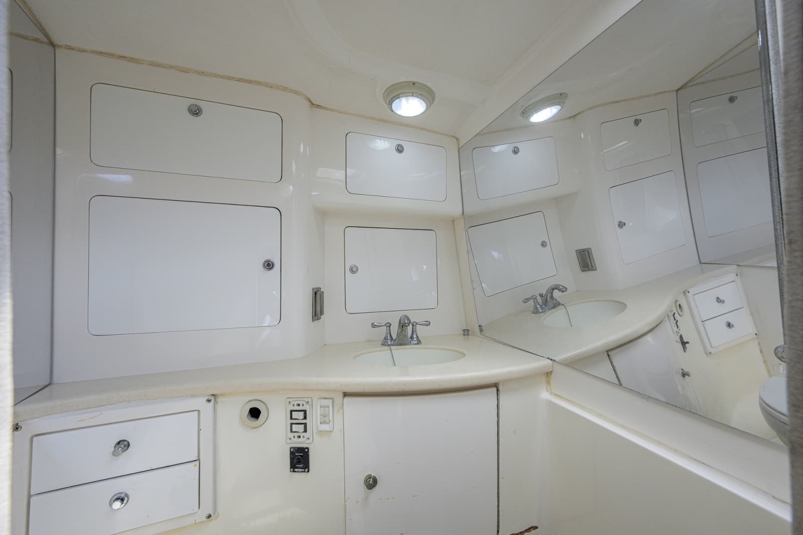 2009 Intrepid 370