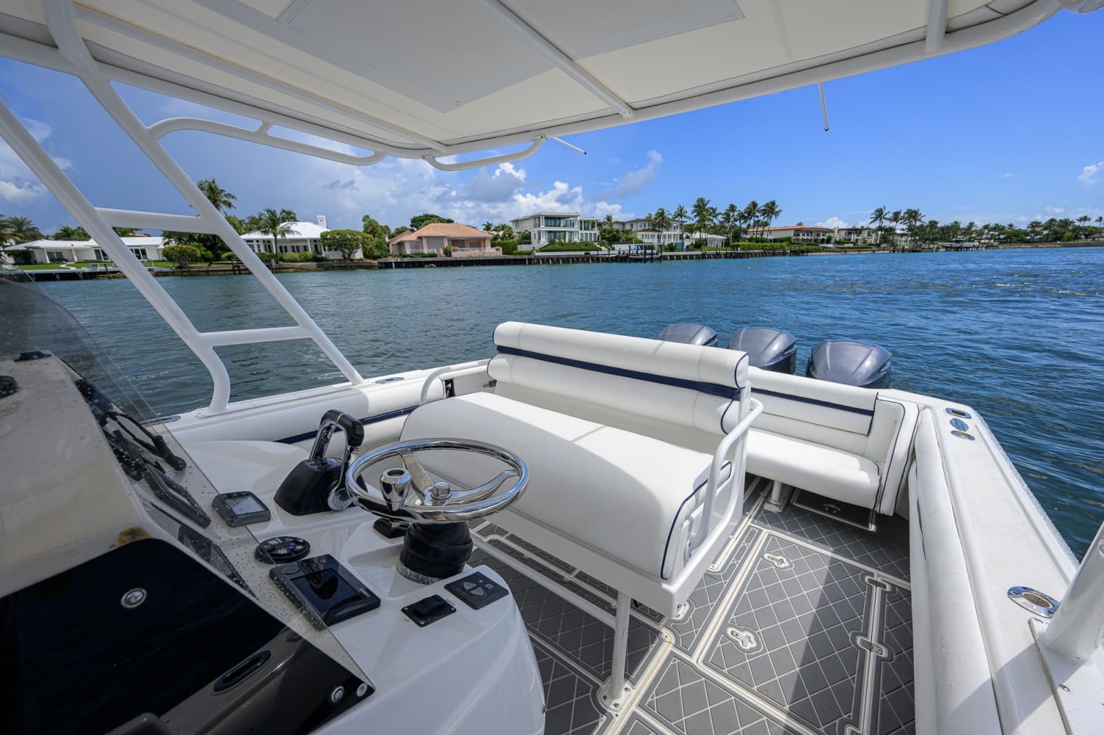 2009 Intrepid 370