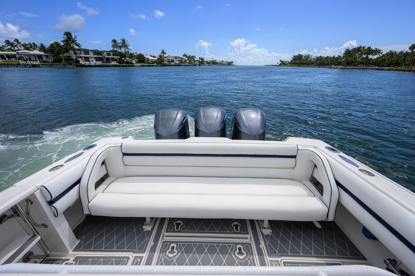 2009 Intrepid 370