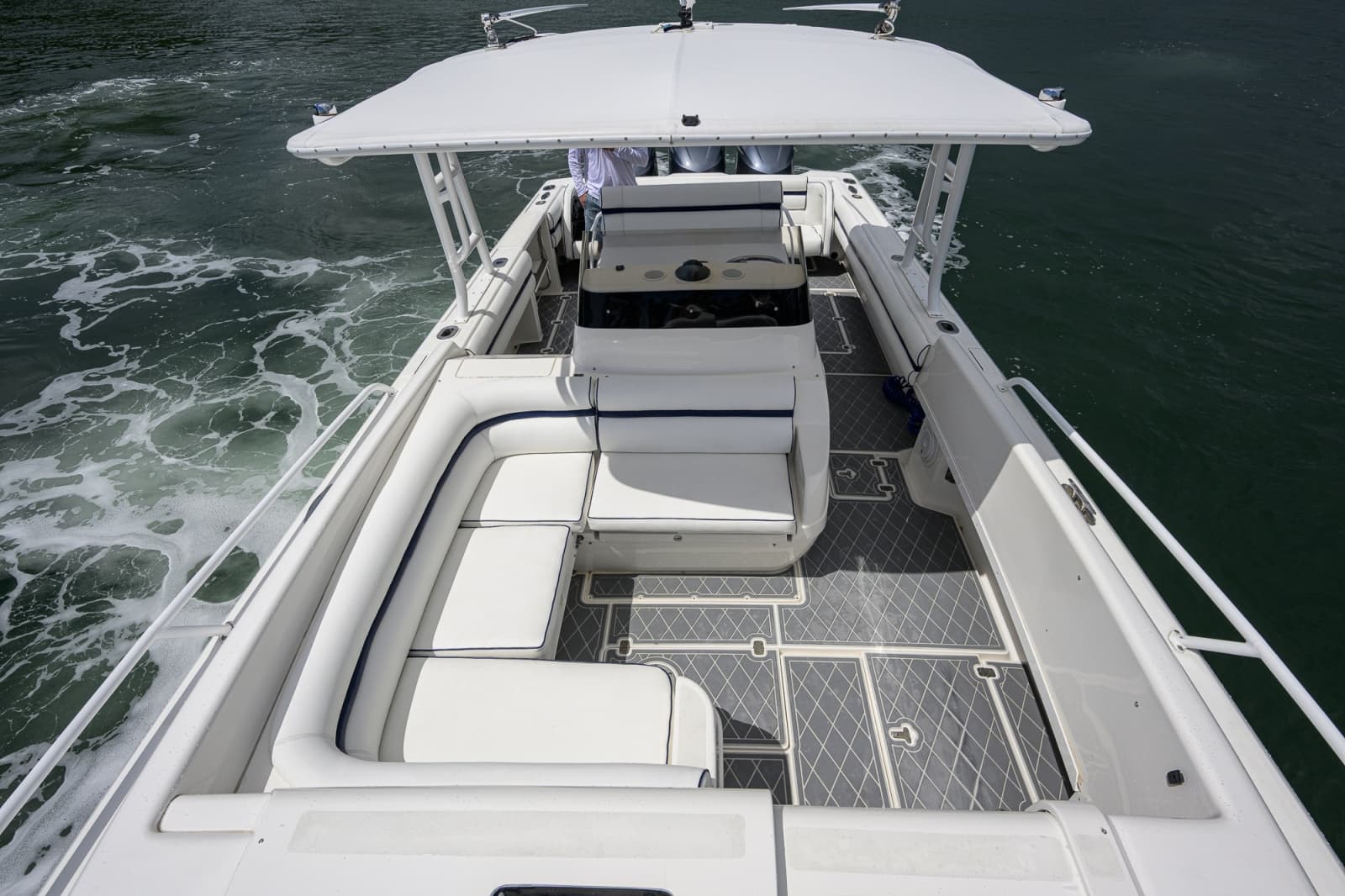 2009 Intrepid 370