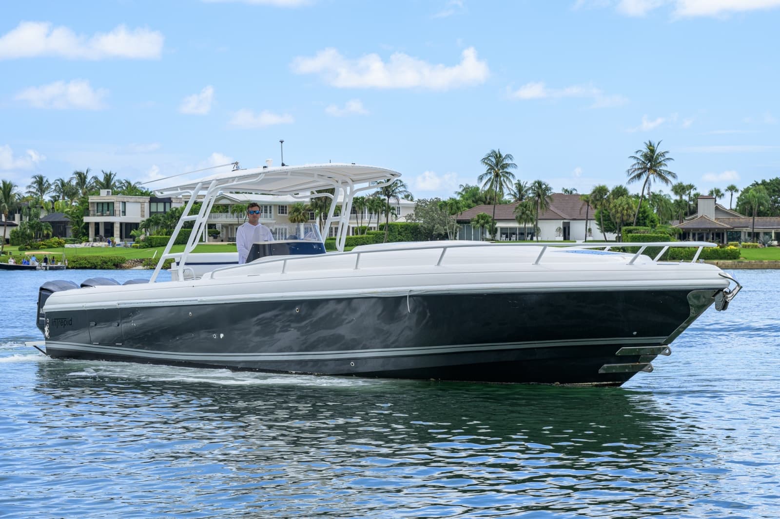 2009 Intrepid 370